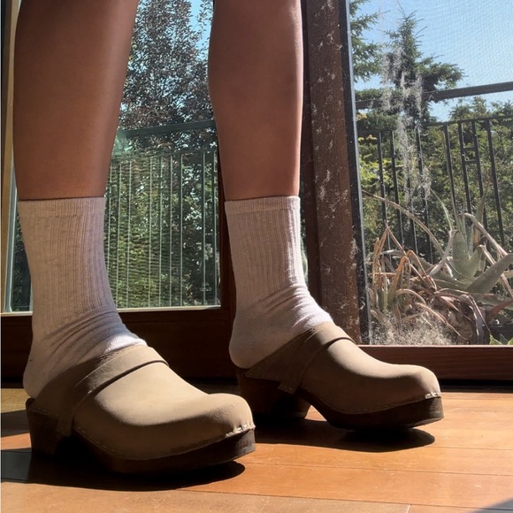 Classic Clog in Taupe Oiled Nubuck on Brown Base with Strap - Picture 4 of 7